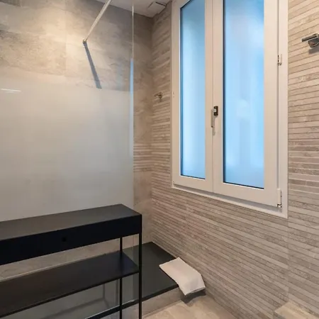 Апартаменты Sublime Loft For 6 People In The Heart Of The Centre *